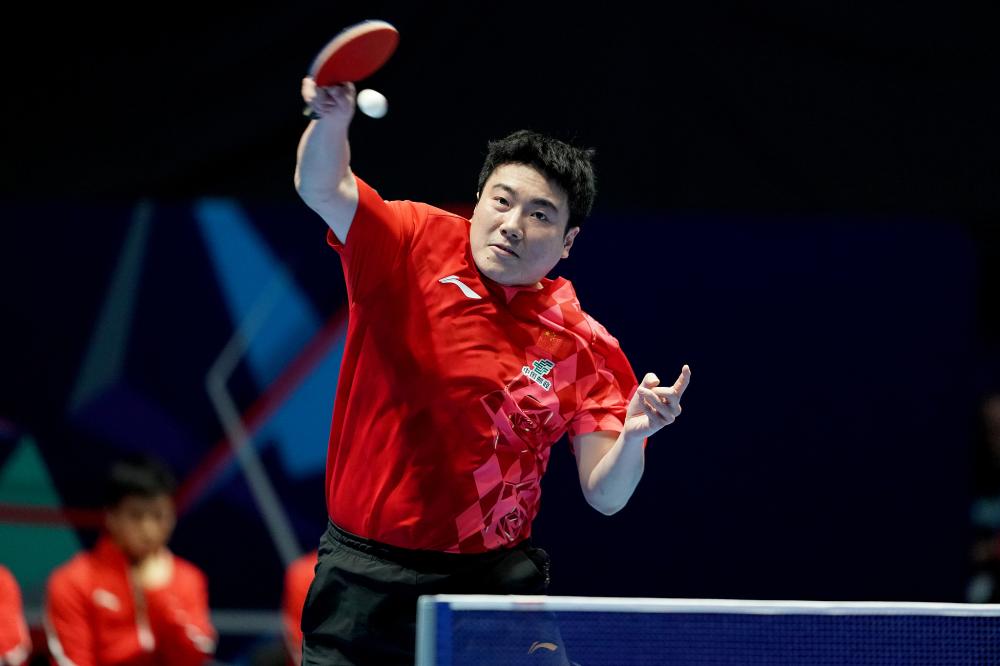 詹姆斯五项数据登顶历史首位 41分11篮板1米85后卫复制哈登壮举